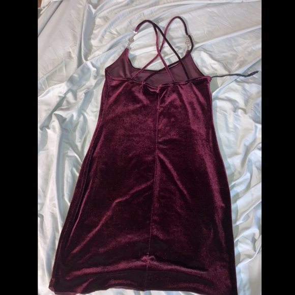 Deep red velvet mini dress - Picture 5 of 7